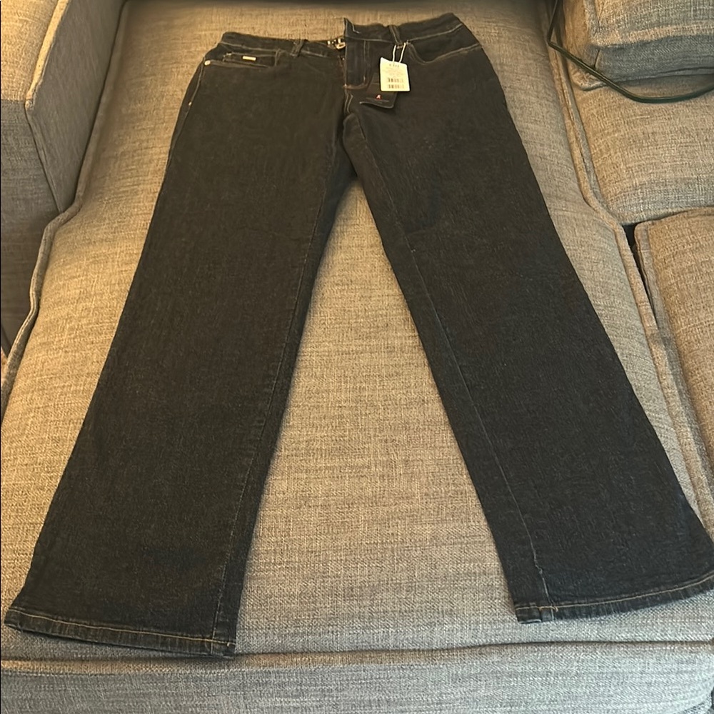FDJ Olivia mid rise straight leg jeans.